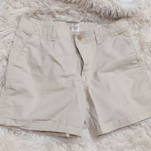 Women's GaP shorts Sized 6